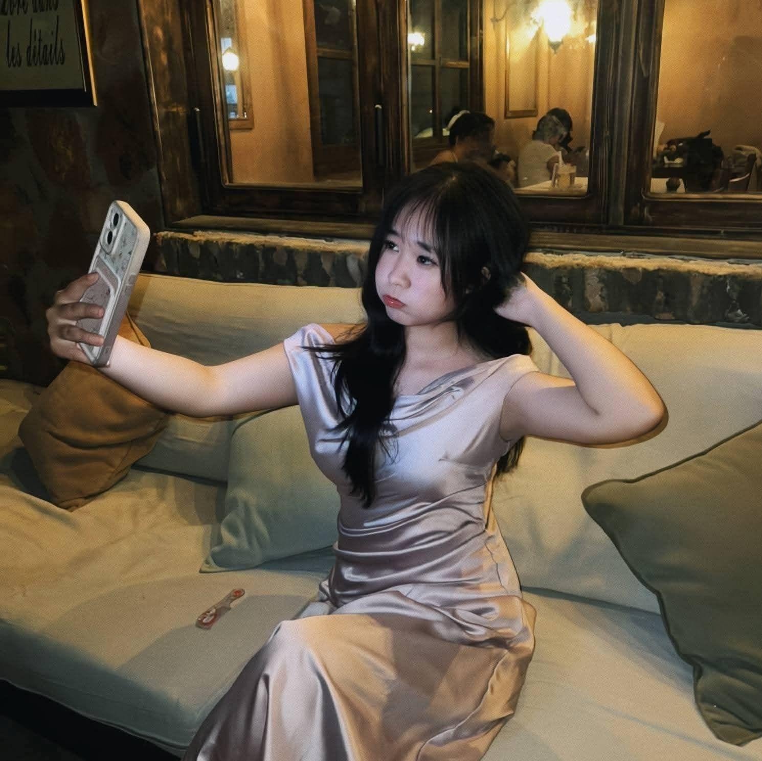 Selfie in Silk — © SIGIL
