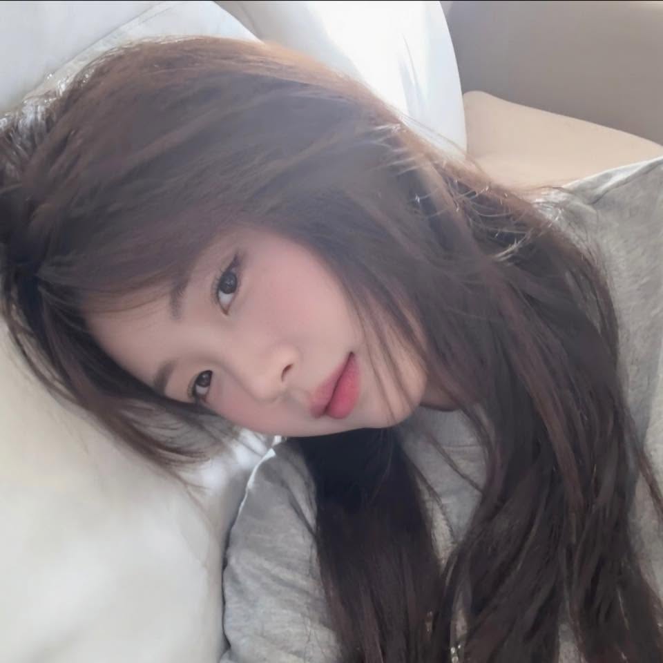 Lazy Morning Glance — © SIGIL