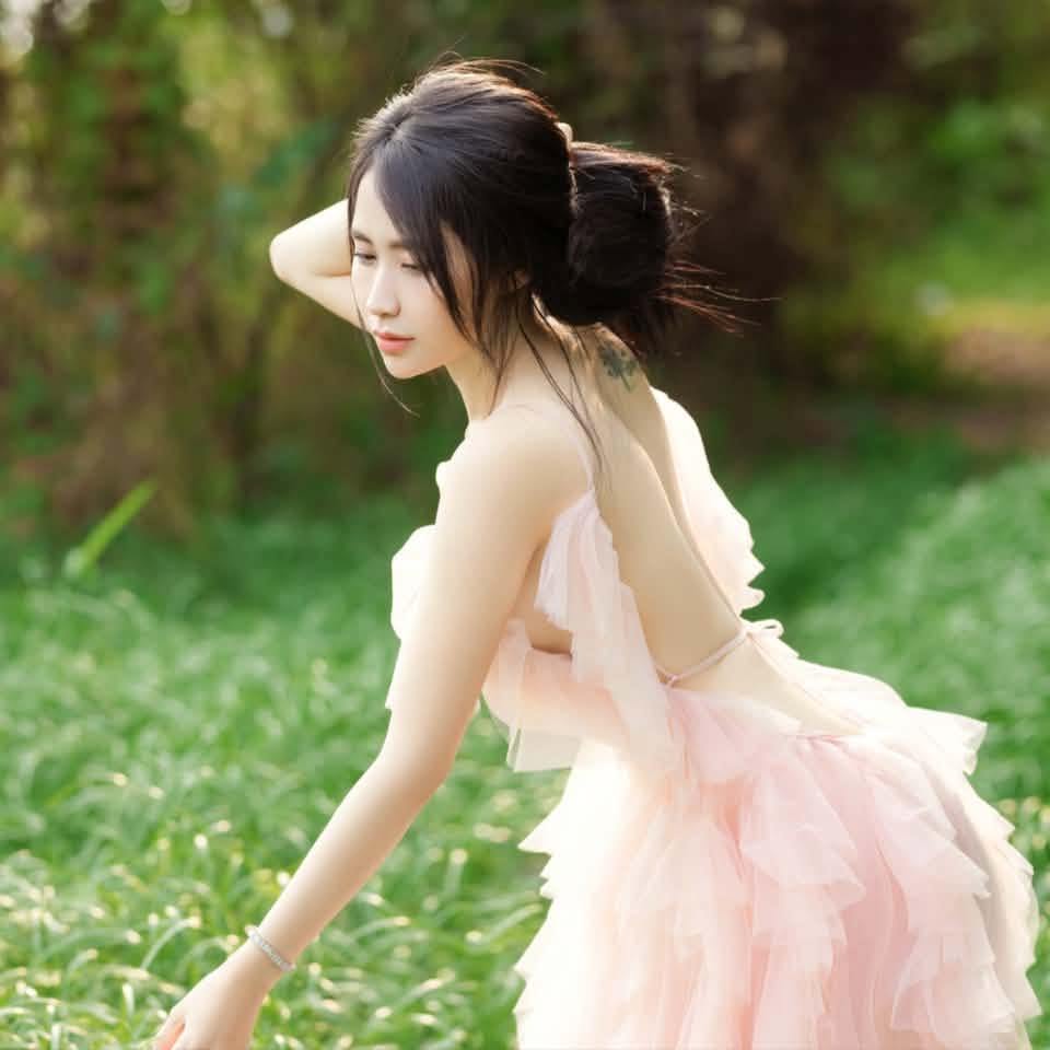 Nymph in Pink — © SIGIL