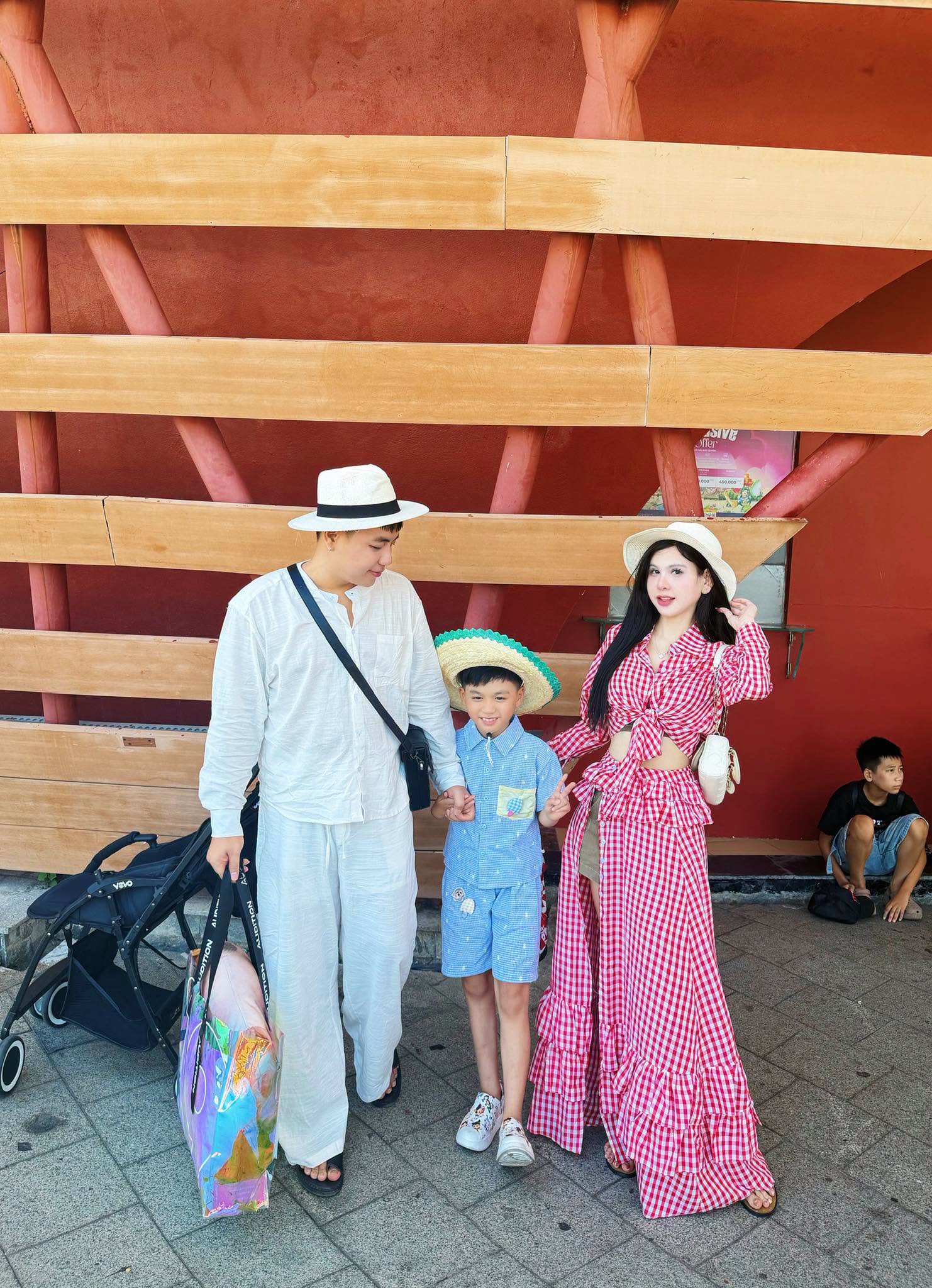 Family Summer Trip — © SIGIL