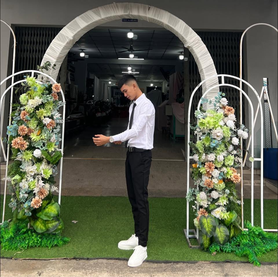 Floral Arch Gentleman — © SIGIL