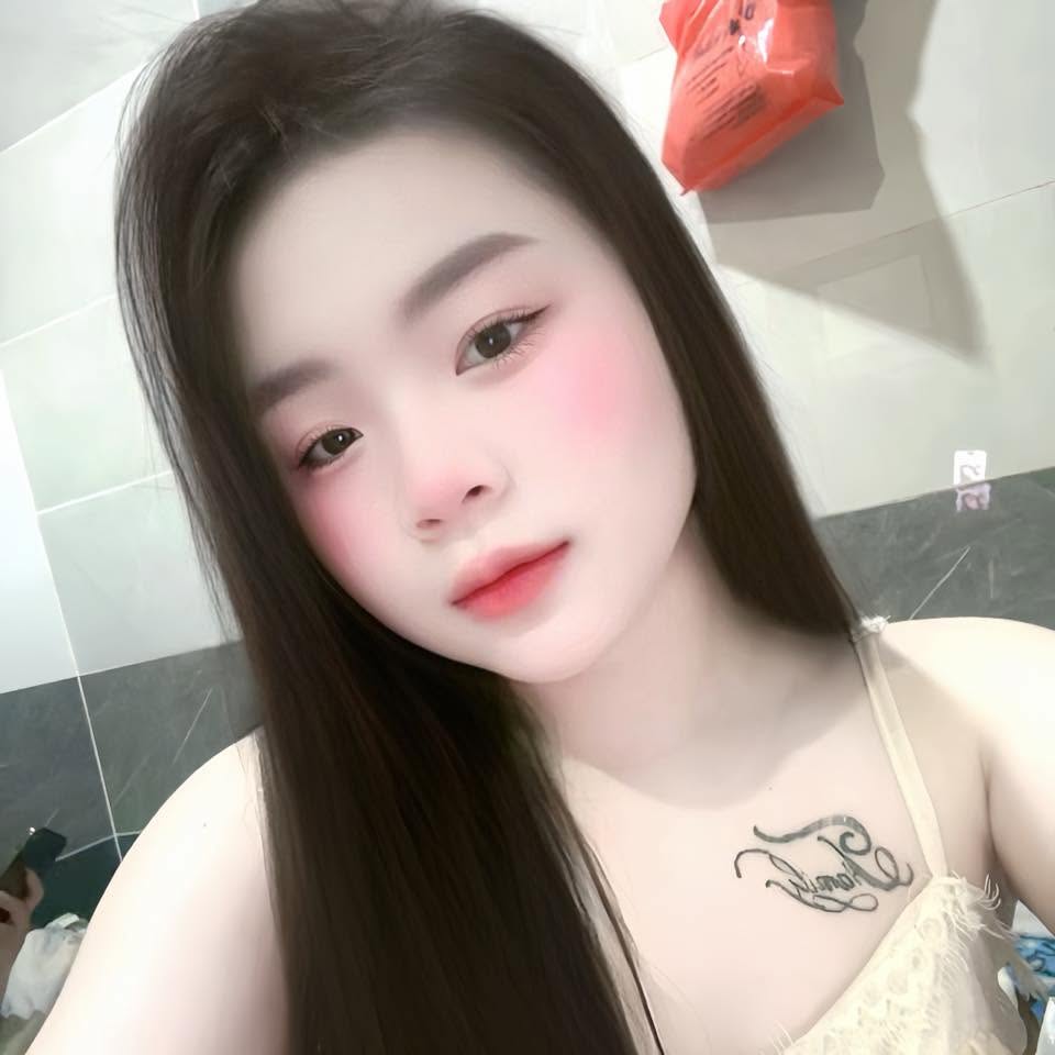 Rosy Cheeks Selfie — © SIGIL