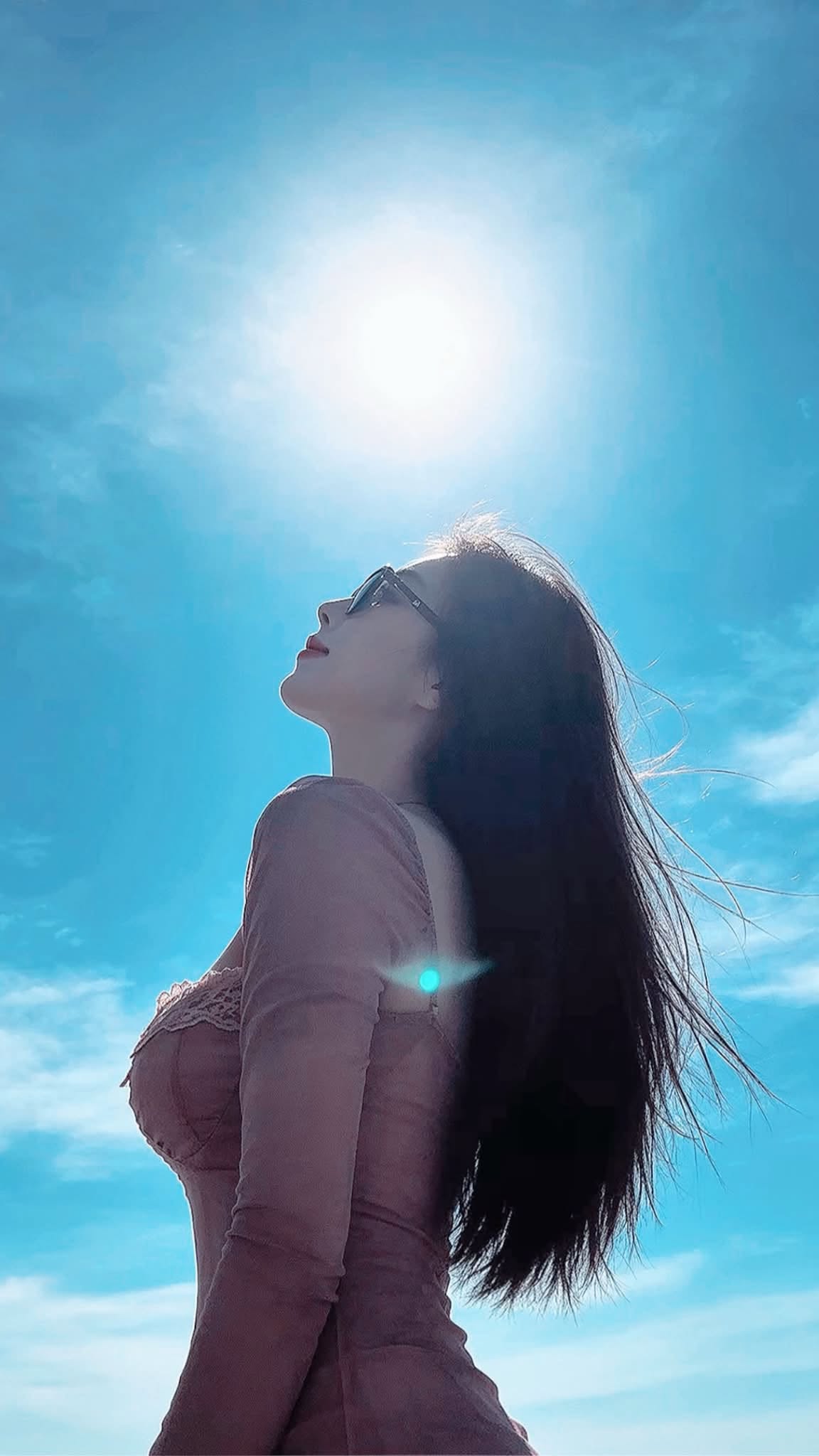 Sunlit Profile — © SIGIL