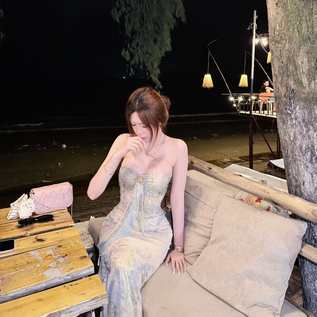 The Muse by the Midnight Sea — © SIGIL
